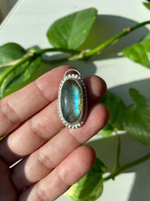 Load image into Gallery viewer, Labradorite Oval Silver Pendant